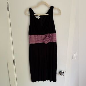 Kay Unger Black V-Neck Sheath Dress Purple Rosette 10